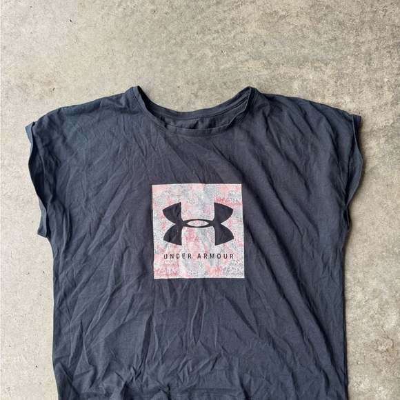 Under Armour black Tee with Logo - Picture 1 of 2